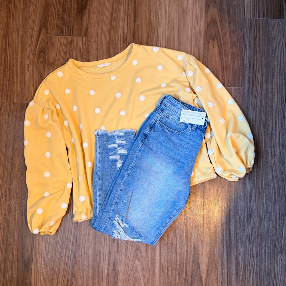 Yellow Polka Dot Puff Sleeve Top & NWT Jeans